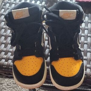 Nike Kids Black and Orange Sneakers